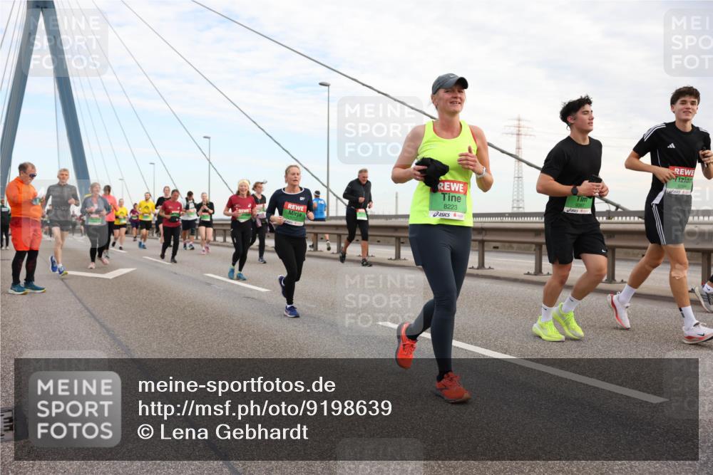 03.10.2025 - Köhlbrandbrückenlauf Lena Gebhardt http://msf.ph/oto/9198639 03.10.2025 15:35:25 Position 1 8223, 9266 meine-sportfotos.de