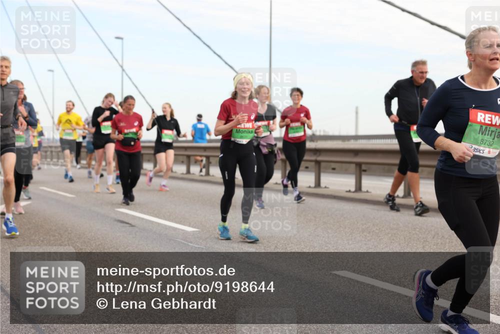 03.10.2025 - Köhlbrandbrückenlauf Lena Gebhardt http://msf.ph/oto/9198644 03.10.2025 15:35:26 Position 1 8631, 8732 meine-sportfotos.de
