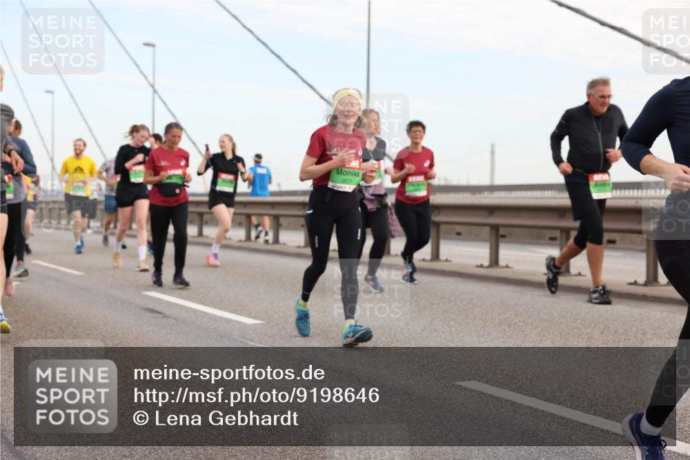 03.10.2025 - Köhlbrandbrückenlauf Lena Gebhardt http://msf.ph/oto/9198646 03.10.2025 15:35:26 Position 1 8631 meine-sportfotos.de