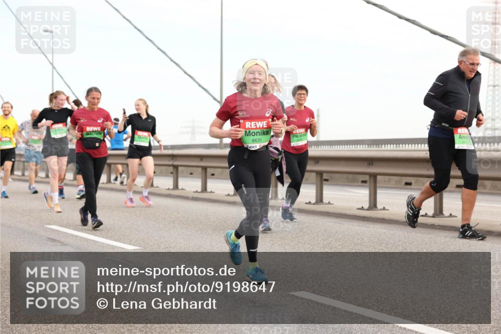03.10.2025 - Köhlbrandbrückenlauf Lena Gebhardt http://msf.ph/oto/9198647 03.10.2025 15:35:26 Position 1 8631, 8711 meine-sportfotos.de
