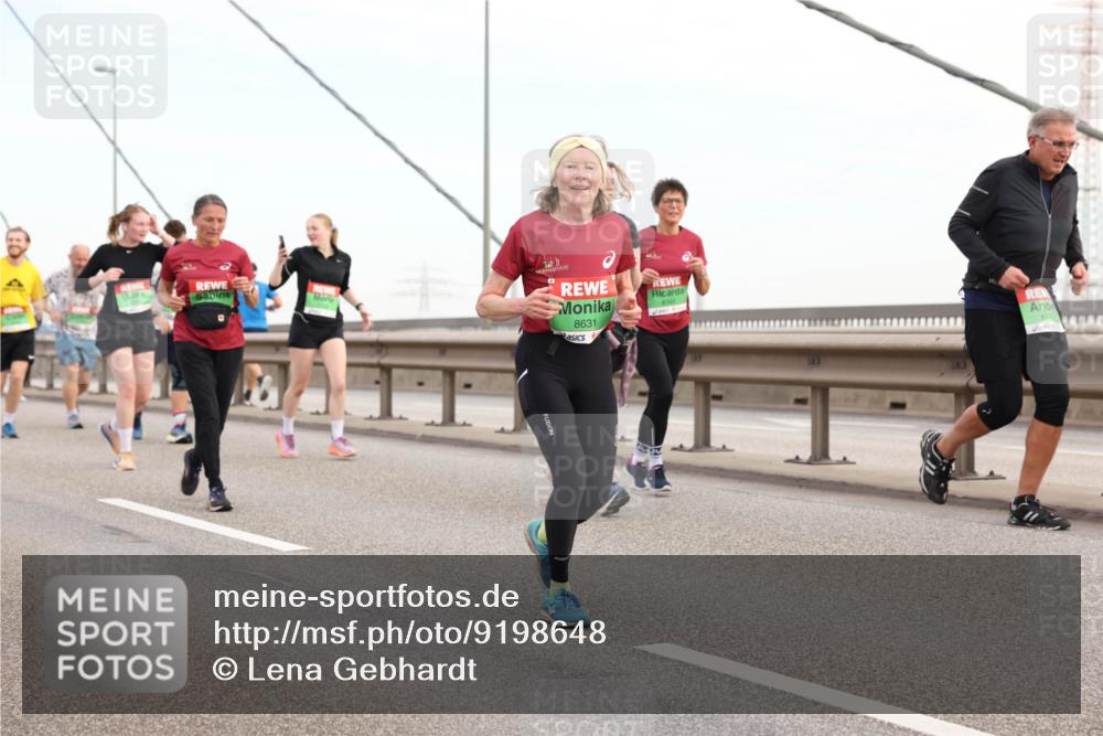 03.10.2025 - Köhlbrandbrückenlauf Lena Gebhardt http://msf.ph/oto/9198648 03.10.2025 15:35:26 Position 1 8631, 8344 meine-sportfotos.de