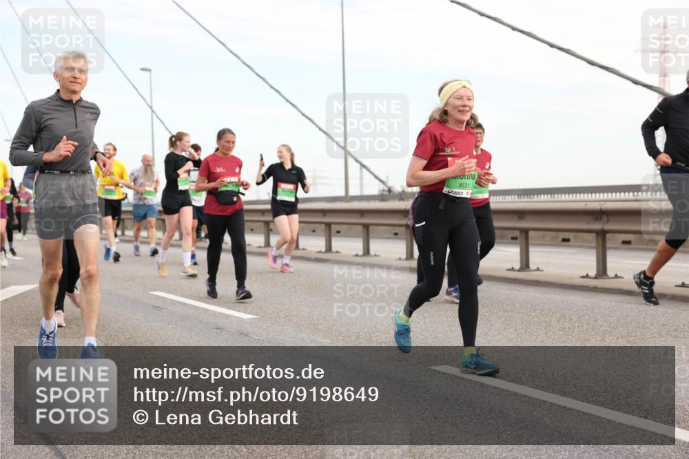 03.10.2025 - Köhlbrandbrückenlauf Lena Gebhardt http://msf.ph/oto/9198649 03.10.2025 15:35:26 Position 1 8631 meine-sportfotos.de