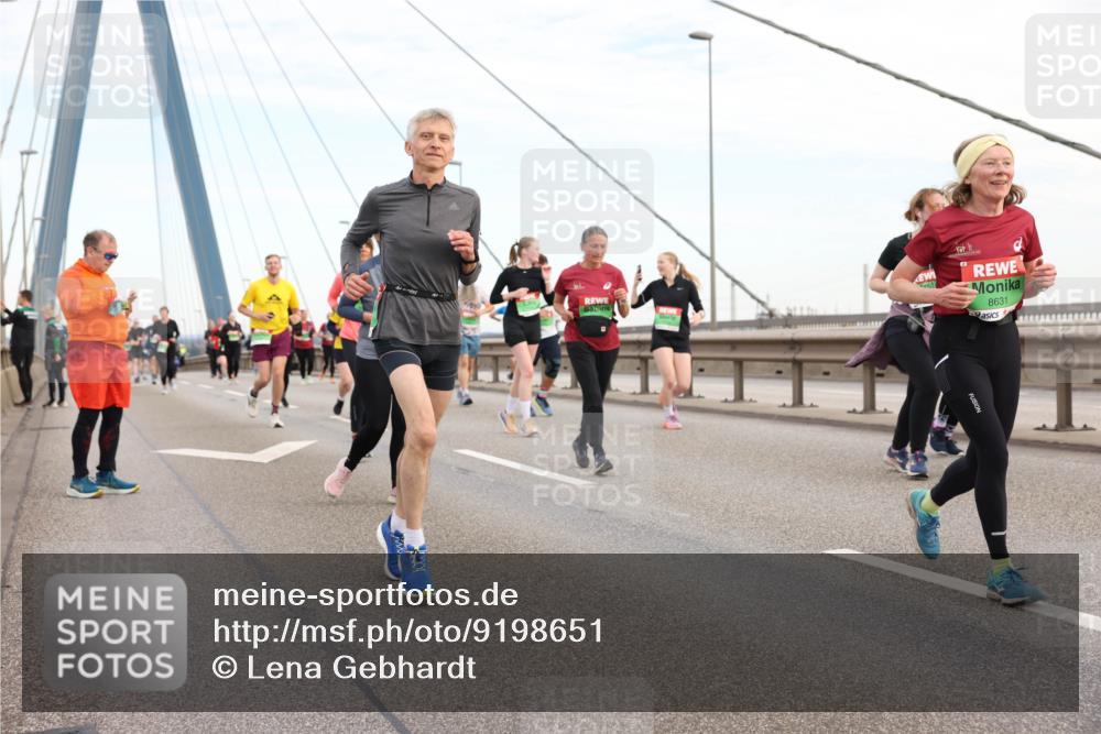 03.10.2025 - Köhlbrandbrückenlauf Lena Gebhardt http://msf.ph/oto/9198651 03.10.2025 15:35:27 Position 1 8631 meine-sportfotos.de