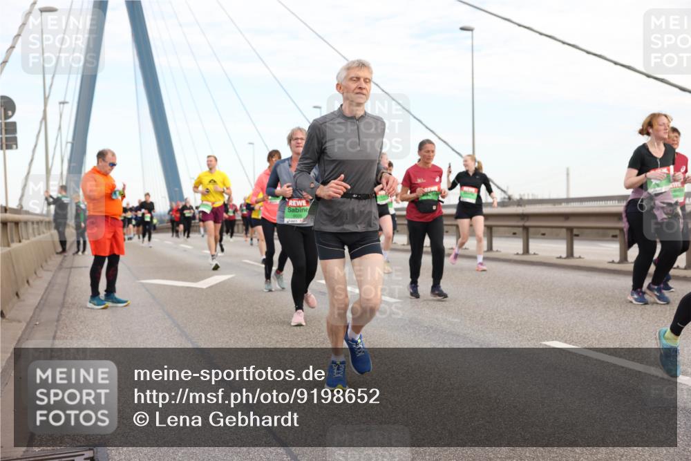 03.10.2025 - Köhlbrandbrückenlauf Lena Gebhardt http://msf.ph/oto/9198652 03.10.2025 15:35:27 Position 1  meine-sportfotos.de