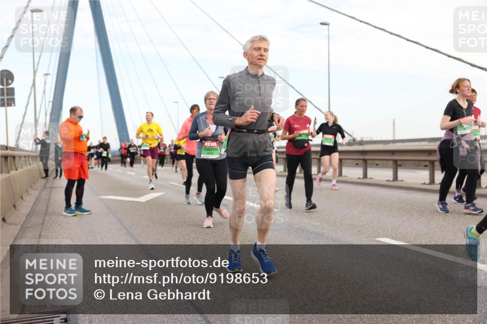 03.10.2025 - Köhlbrandbrückenlauf Lena Gebhardt http://msf.ph/oto/9198653 03.10.2025 15:35:27 Position 1  meine-sportfotos.de