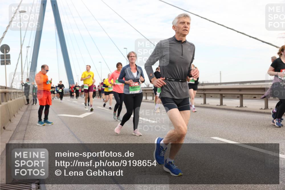 03.10.2025 - Köhlbrandbrückenlauf Lena Gebhardt http://msf.ph/oto/9198654 03.10.2025 15:35:28 Position 1  meine-sportfotos.de