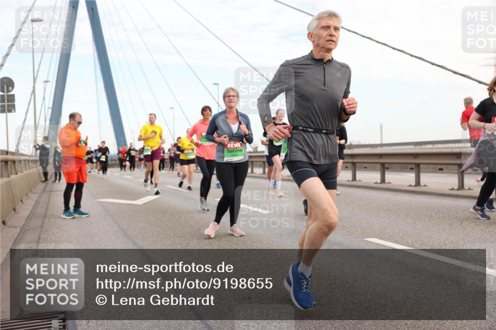 03.10.2025 - Köhlbrandbrückenlauf Lena Gebhardt http://msf.ph/oto/9198655 03.10.2025 15:35:28 Position 1  meine-sportfotos.de