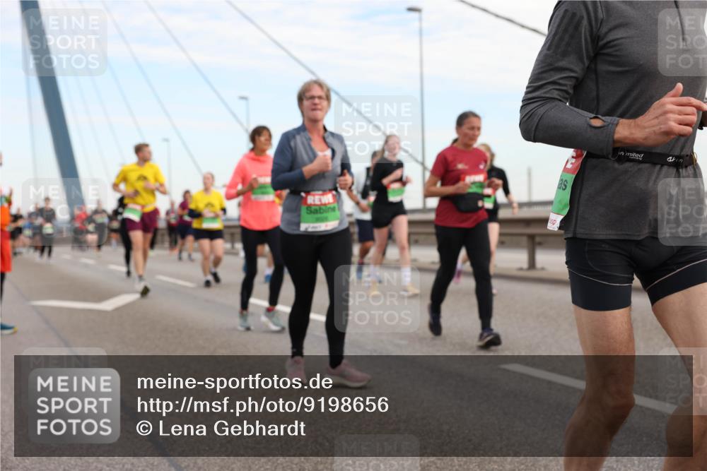03.10.2025 - Köhlbrandbrückenlauf Lena Gebhardt http://msf.ph/oto/9198656 03.10.2025 15:35:28 Position 1  meine-sportfotos.de