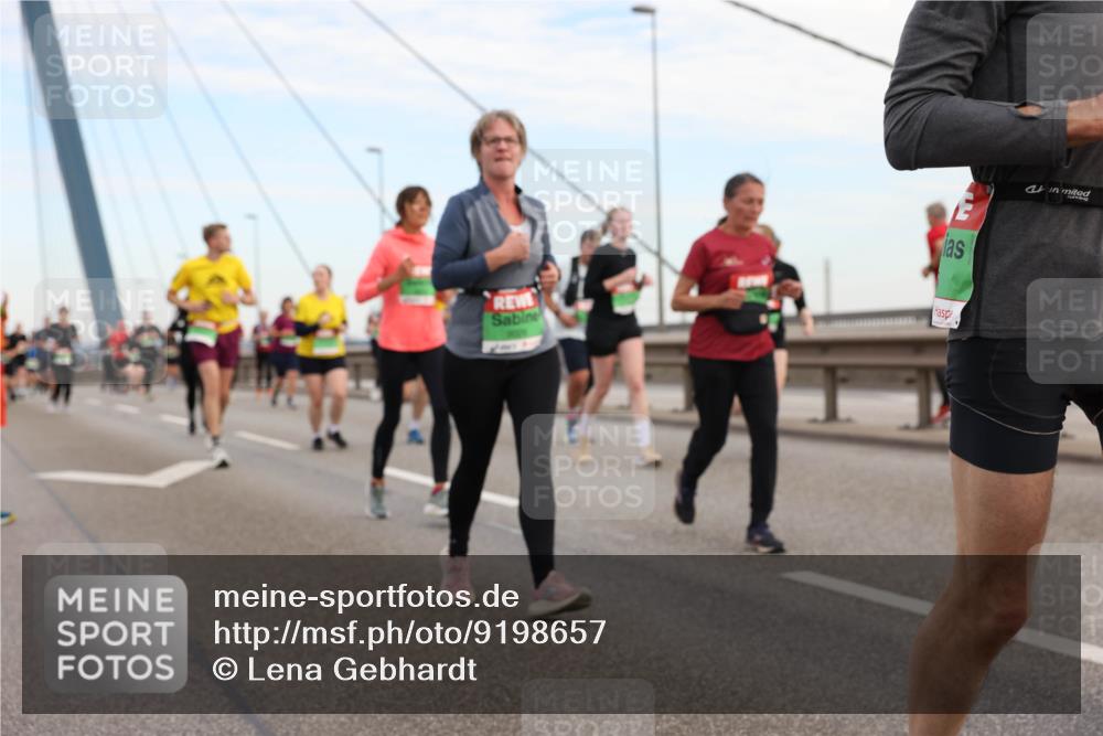 03.10.2025 - Köhlbrandbrückenlauf Lena Gebhardt http://msf.ph/oto/9198657 03.10.2025 15:35:28 Position 1  meine-sportfotos.de
