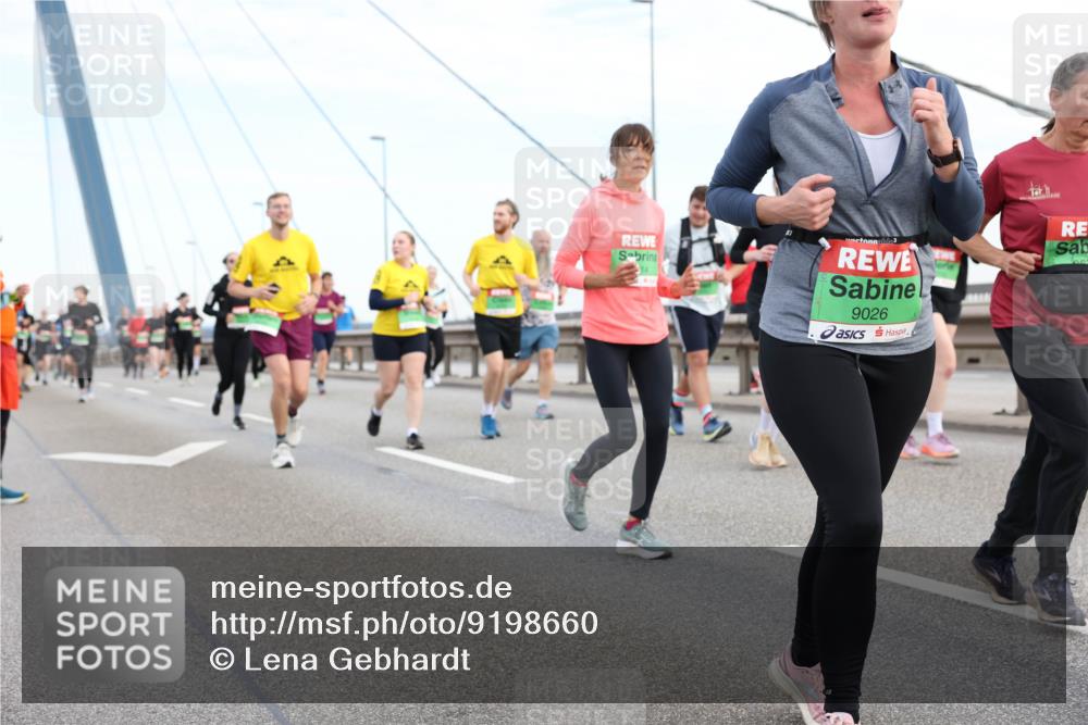 03.10.2025 - Köhlbrandbrückenlauf Lena Gebhardt http://msf.ph/oto/9198660 03.10.2025 15:35:29 Position 1 3, 9026 meine-sportfotos.de