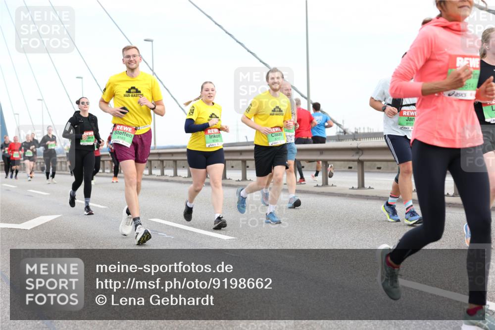 03.10.2025 - Köhlbrandbrückenlauf Lena Gebhardt http://msf.ph/oto/9198662 03.10.2025 15:35:30 Position 1 8163, 8748, 8747, 8111, 614 meine-sportfotos.de