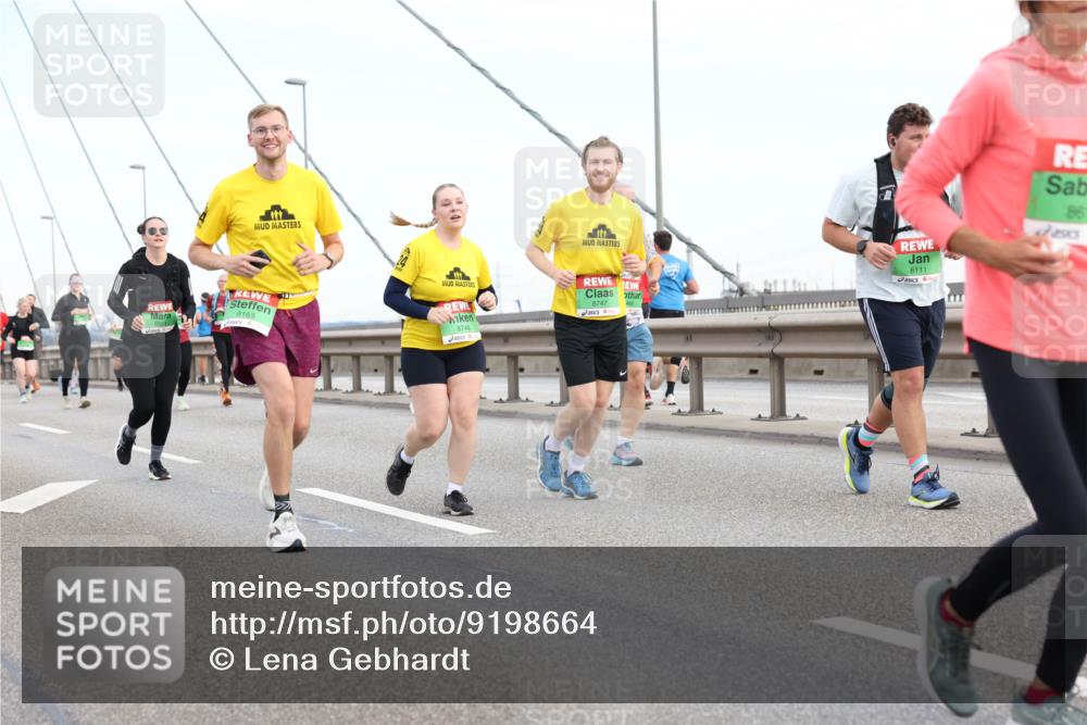 03.10.2025 - Köhlbrandbrückenlauf Lena Gebhardt http://msf.ph/oto/9198664 03.10.2025 15:35:30 Position 1 8163, 8748, 8747, 8111, 3, 855 meine-sportfotos.de