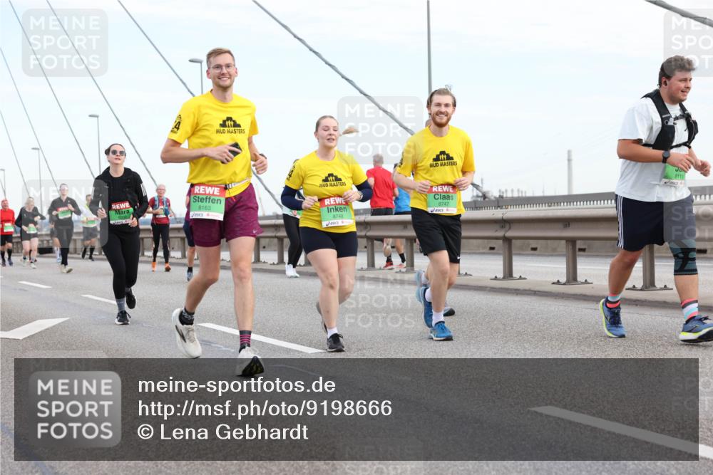 03.10.2025 - Köhlbrandbrückenlauf Lena Gebhardt http://msf.ph/oto/9198666 03.10.2025 15:35:30 Position 1 8163, 8748, 8747, 8111 meine-sportfotos.de