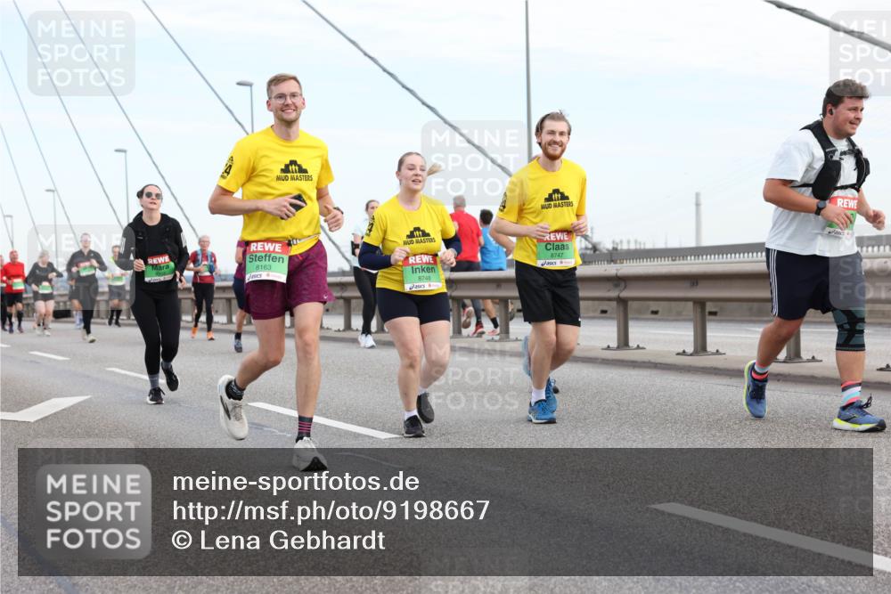 03.10.2025 - Köhlbrandbrückenlauf Lena Gebhardt http://msf.ph/oto/9198667 03.10.2025 15:35:30 Position 1 8163, 8748, 8747 meine-sportfotos.de