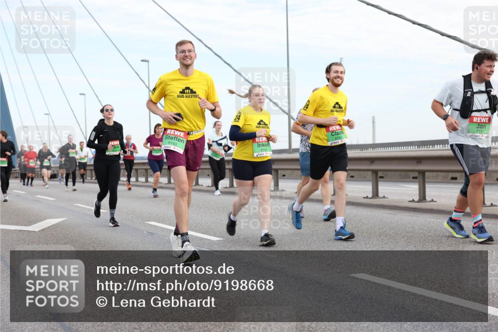 03.10.2025 - Köhlbrandbrückenlauf Lena Gebhardt http://msf.ph/oto/9198668 03.10.2025 15:35:30 Position 1 8163, 8748, 8747, 8111 meine-sportfotos.de