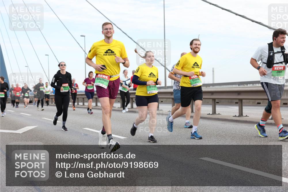 03.10.2025 - Köhlbrandbrückenlauf Lena Gebhardt http://msf.ph/oto/9198669 03.10.2025 15:35:31 Position 1 8163, 8748, 8747, 8111 meine-sportfotos.de