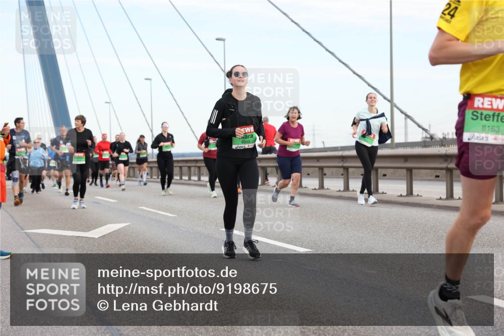03.10.2025 - Köhlbrandbrückenlauf Lena Gebhardt http://msf.ph/oto/9198675 03.10.2025 15:35:32 Position 1 24, 8163, 8303 meine-sportfotos.de