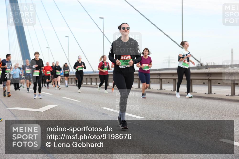 03.10.2025 - Köhlbrandbrückenlauf Lena Gebhardt http://msf.ph/oto/9198676 03.10.2025 15:35:32 Position 1 8303 meine-sportfotos.de
