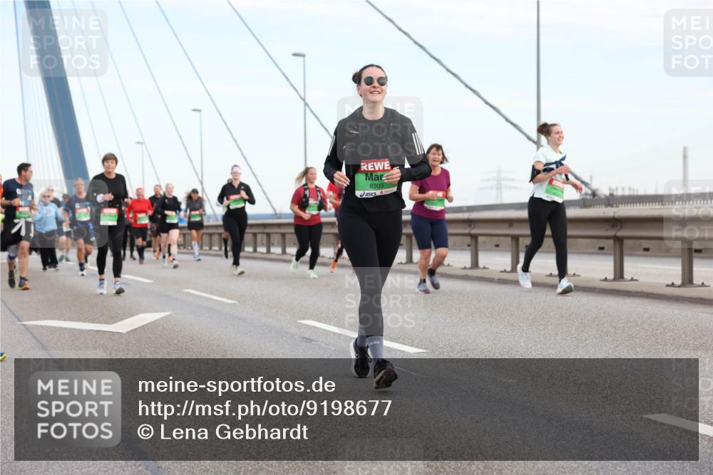 03.10.2025 - Köhlbrandbrückenlauf Lena Gebhardt http://msf.ph/oto/9198677 03.10.2025 15:35:32 Position 1 8303 meine-sportfotos.de