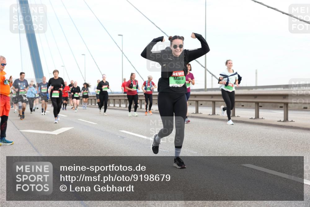 03.10.2025 - Köhlbrandbrückenlauf Lena Gebhardt http://msf.ph/oto/9198679 03.10.2025 15:35:33 Position 1 8303 meine-sportfotos.de