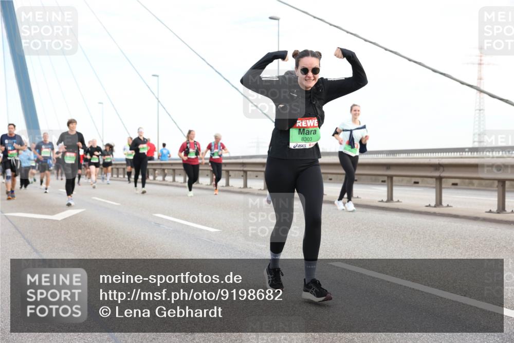 03.10.2025 - Köhlbrandbrückenlauf Lena Gebhardt http://msf.ph/oto/9198682 03.10.2025 15:35:33 Position 1 8303 meine-sportfotos.de