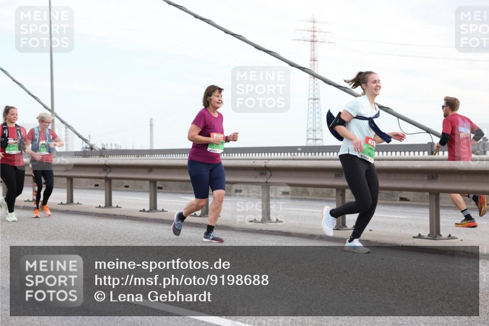 03.10.2025 - Köhlbrandbrückenlauf Lena Gebhardt http://msf.ph/oto/9198688 03.10.2025 15:35:35 Position 1 120 meine-sportfotos.de