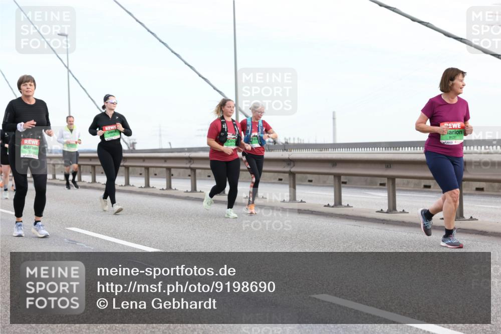 03.10.2025 - Köhlbrandbrückenlauf Lena Gebhardt http://msf.ph/oto/9198690 03.10.2025 15:35:35 Position 1 7316, 8121 meine-sportfotos.de