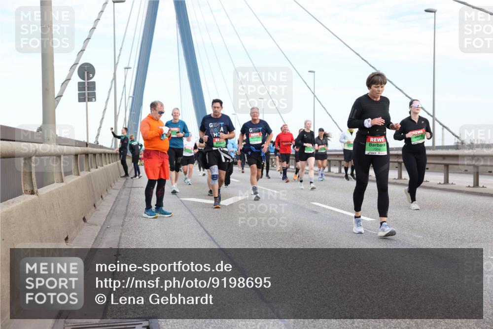 03.10.2025 - Köhlbrandbrückenlauf Lena Gebhardt http://msf.ph/oto/9198695 03.10.2025 15:35:37 Position 1 7316 meine-sportfotos.de