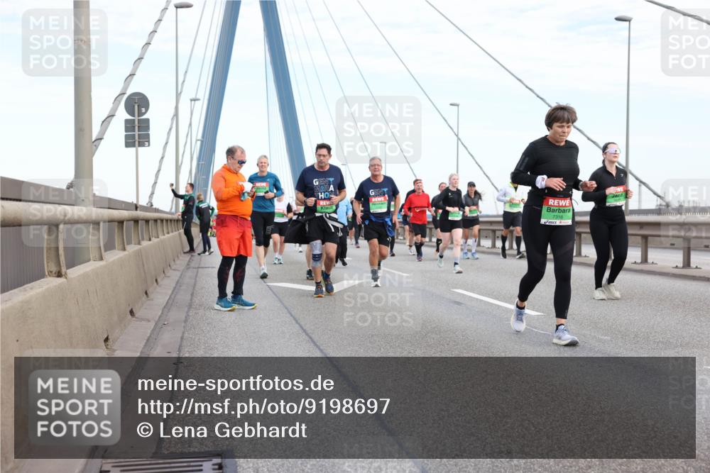 03.10.2025 - Köhlbrandbrückenlauf Lena Gebhardt http://msf.ph/oto/9198697 03.10.2025 15:35:37 Position 1 7316 meine-sportfotos.de