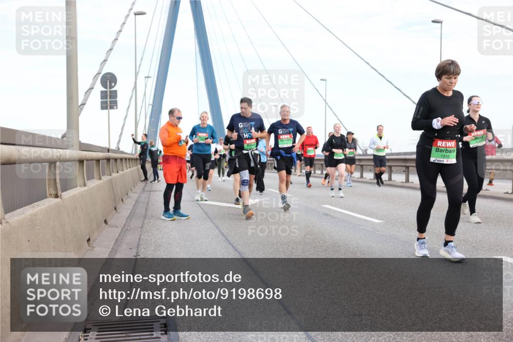03.10.2025 - Köhlbrandbrückenlauf Lena Gebhardt http://msf.ph/oto/9198698 03.10.2025 15:35:37 Position 1 7316 meine-sportfotos.de