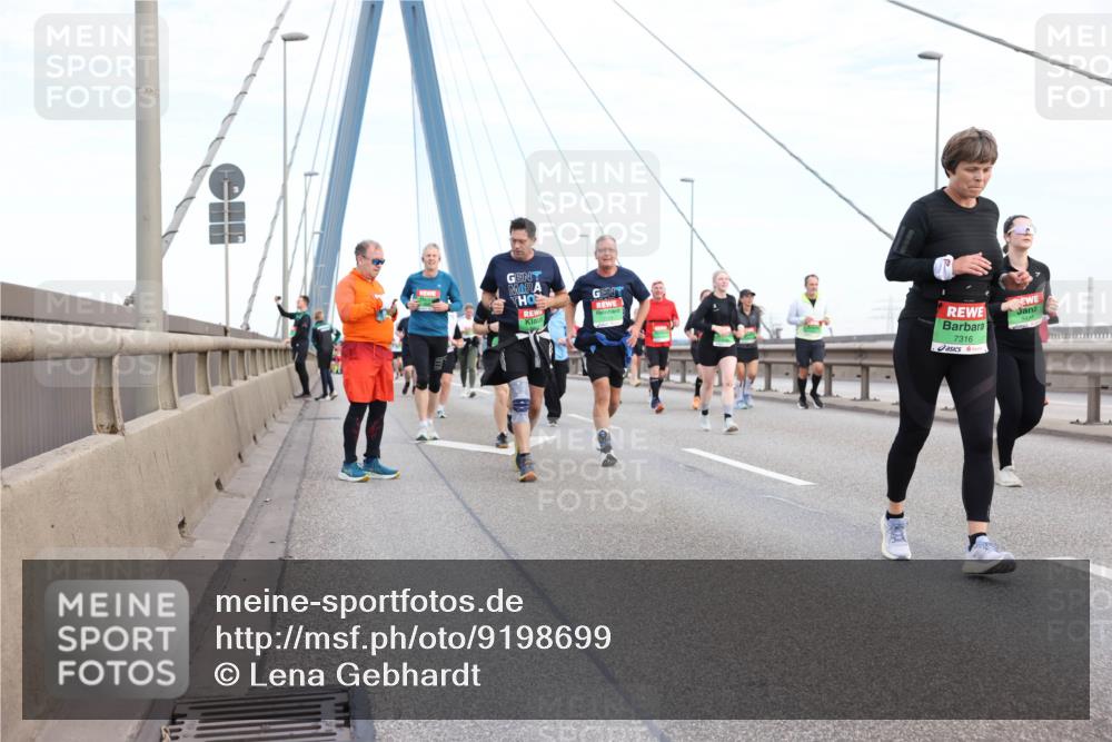 03.10.2025 - Köhlbrandbrückenlauf Lena Gebhardt http://msf.ph/oto/9198699 03.10.2025 15:35:37 Position 1 7316 meine-sportfotos.de