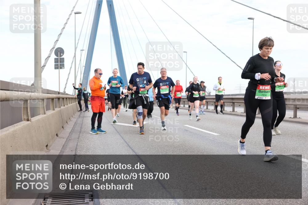 03.10.2025 - Köhlbrandbrückenlauf Lena Gebhardt http://msf.ph/oto/9198700 03.10.2025 15:35:37 Position 1 7316 meine-sportfotos.de