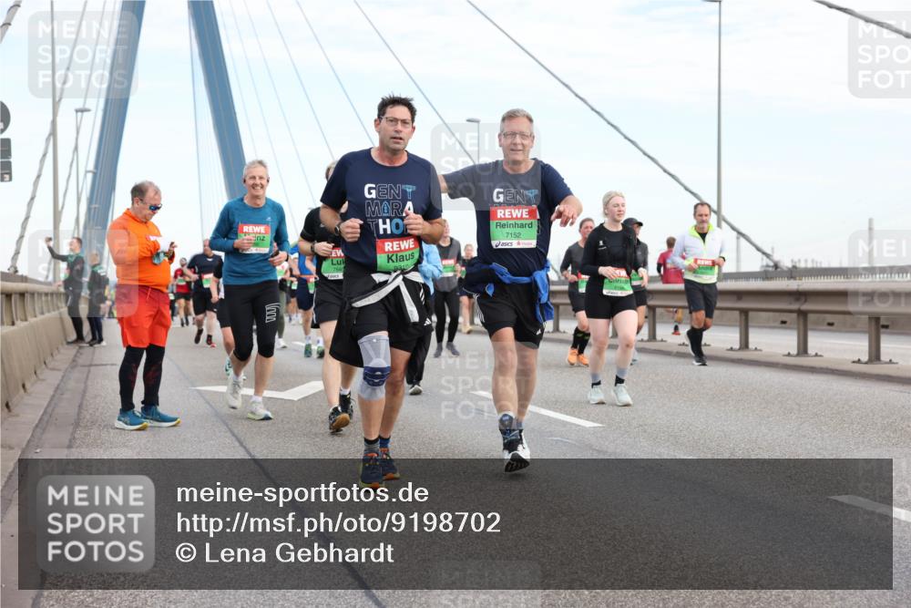 03.10.2025 - Köhlbrandbrückenlauf Lena Gebhardt http://msf.ph/oto/9198702 03.10.2025 15:35:39 Position 1 7152, 7645, 9310 meine-sportfotos.de