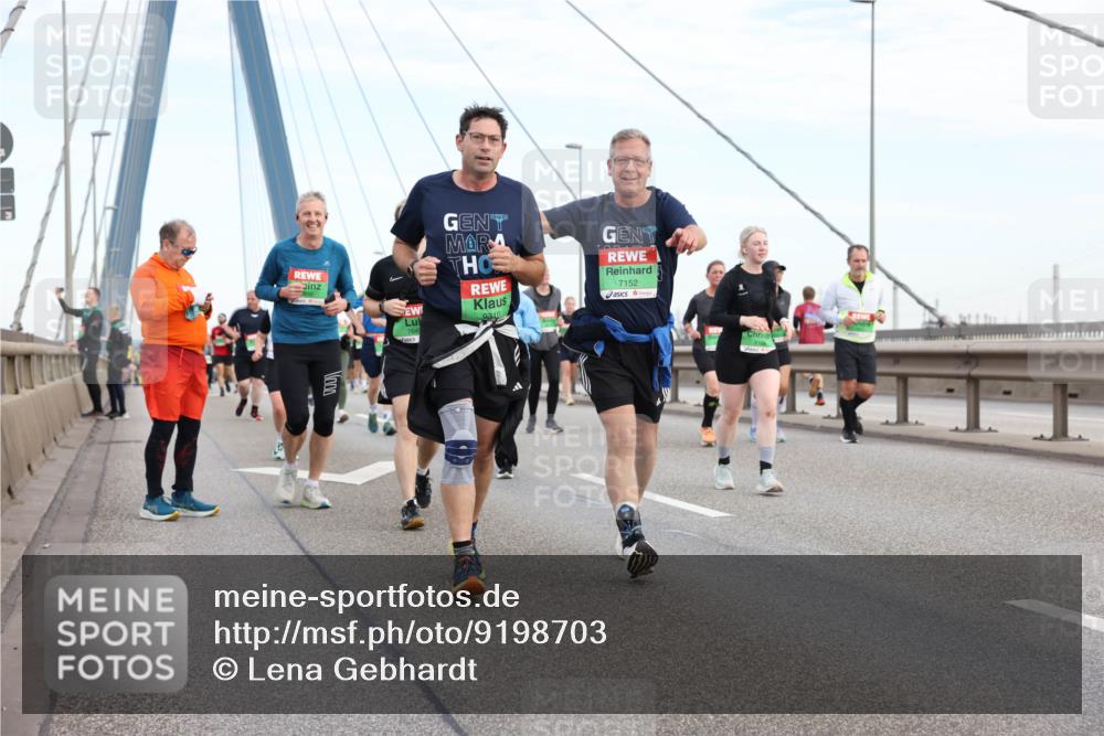 03.10.2025 - Köhlbrandbrückenlauf Lena Gebhardt http://msf.ph/oto/9198703 03.10.2025 15:35:39 Position 1 7152, 9310, 764 meine-sportfotos.de