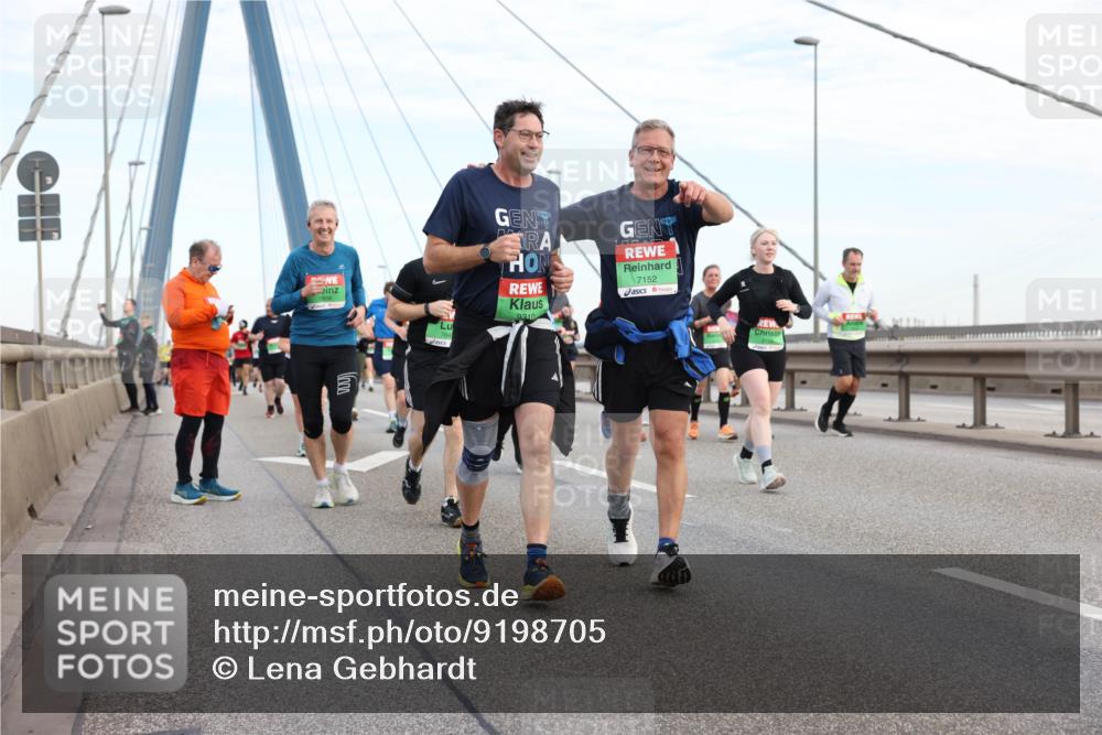 03.10.2025 - Köhlbrandbrückenlauf Lena Gebhardt http://msf.ph/oto/9198705 03.10.2025 15:35:39 Position 1 764, 10080, 7152, 9310 meine-sportfotos.de