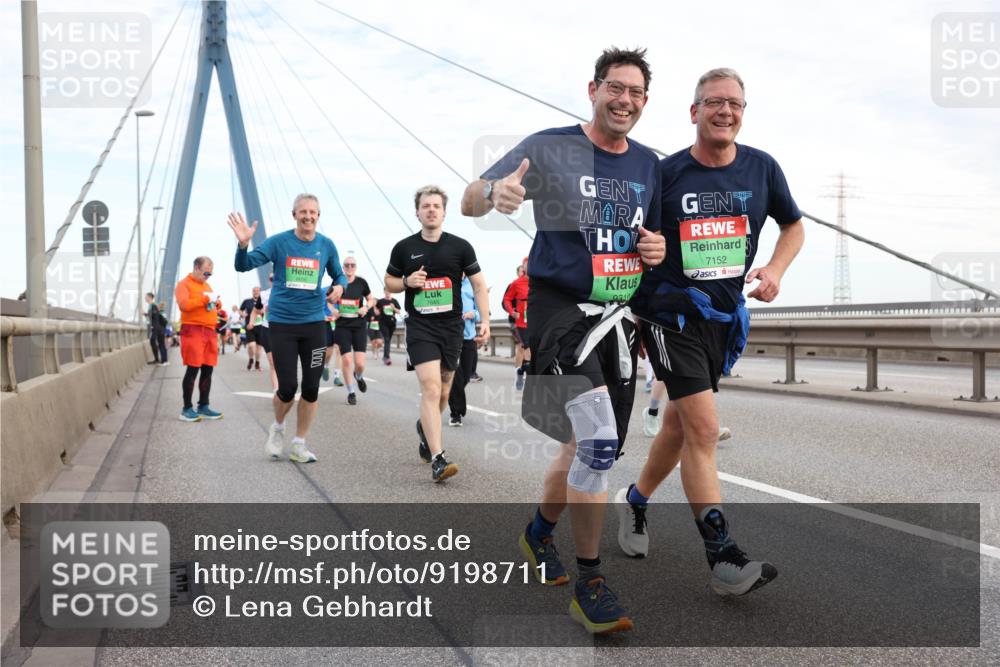03.10.2025 - Köhlbrandbrückenlauf Lena Gebhardt http://msf.ph/oto/9198711 03.10.2025 15:35:40 Position 1 7645, 7152, 0310 meine-sportfotos.de