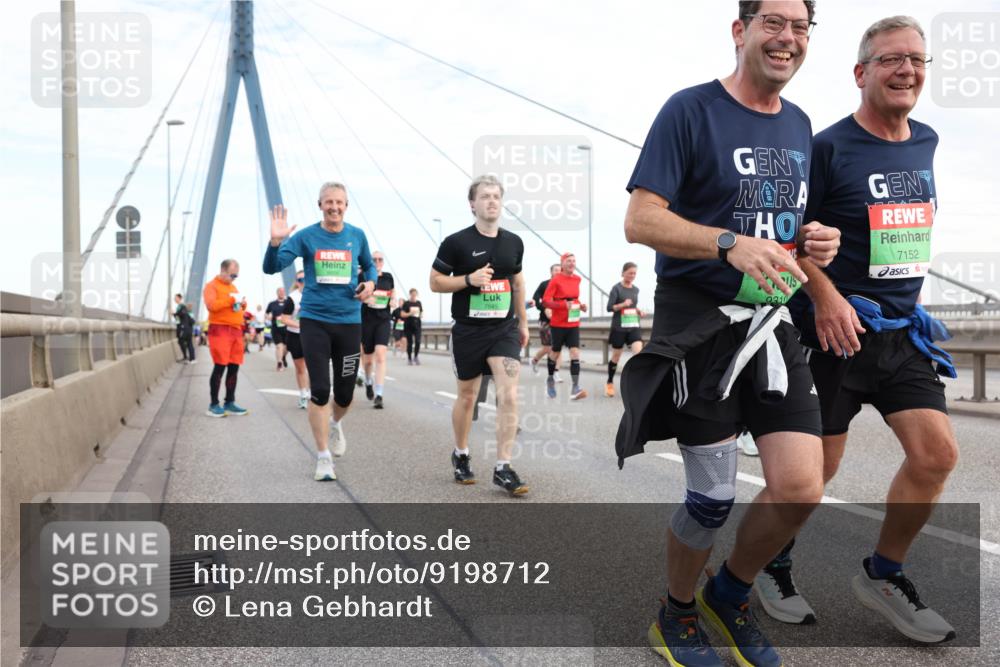 03.10.2025 - Köhlbrandbrückenlauf Lena Gebhardt http://msf.ph/oto/9198712 03.10.2025 15:35:41 Position 1 7645, 7152, 9310 meine-sportfotos.de