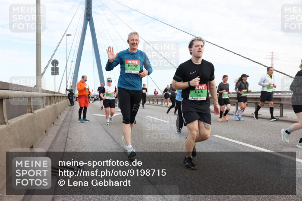 03.10.2025 - Köhlbrandbrückenlauf Lena Gebhardt http://msf.ph/oto/9198715 03.10.2025 15:35:41 Position 1 8656, 7645 meine-sportfotos.de