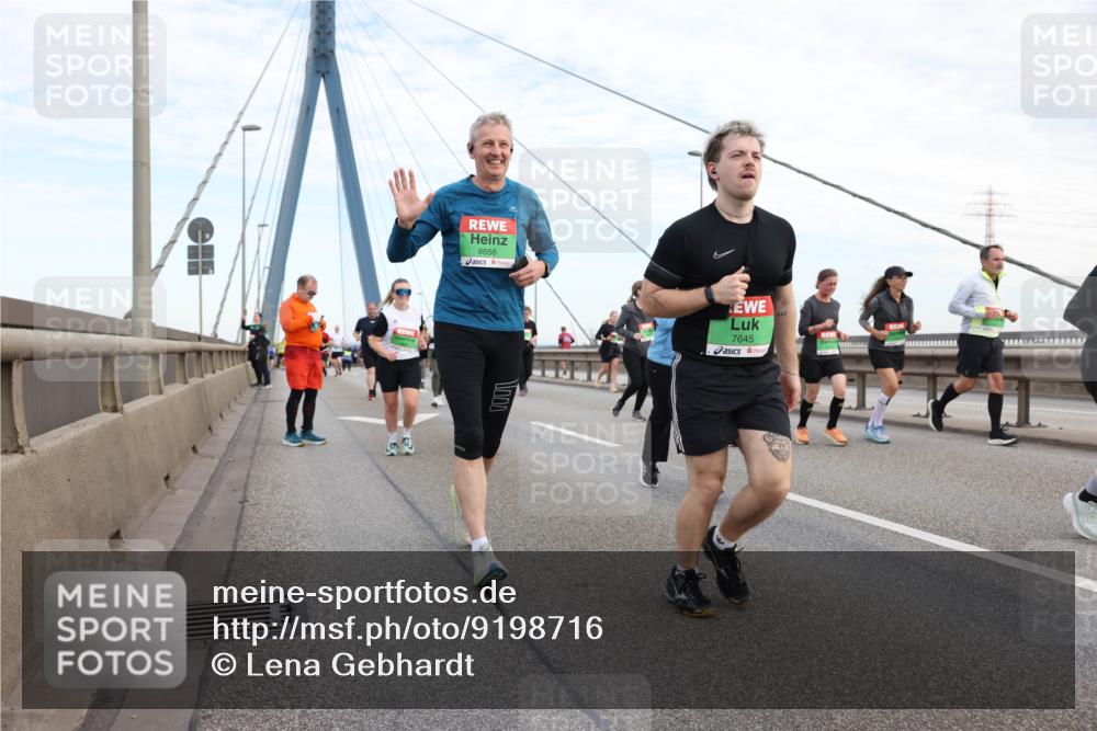 03.10.2025 - Köhlbrandbrückenlauf Lena Gebhardt http://msf.ph/oto/9198716 03.10.2025 15:35:41 Position 1 8656, 7645, 040 meine-sportfotos.de