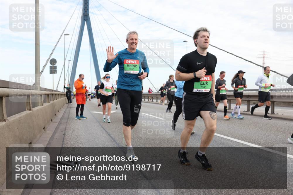 03.10.2025 - Köhlbrandbrückenlauf Lena Gebhardt http://msf.ph/oto/9198717 03.10.2025 15:35:41 Position 1 8656, 7645 meine-sportfotos.de
