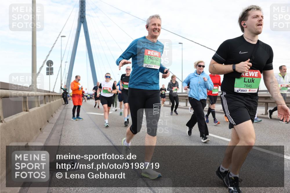 03.10.2025 - Köhlbrandbrückenlauf Lena Gebhardt http://msf.ph/oto/9198719 03.10.2025 15:35:42 Position 1 8656, 7645, 040 meine-sportfotos.de