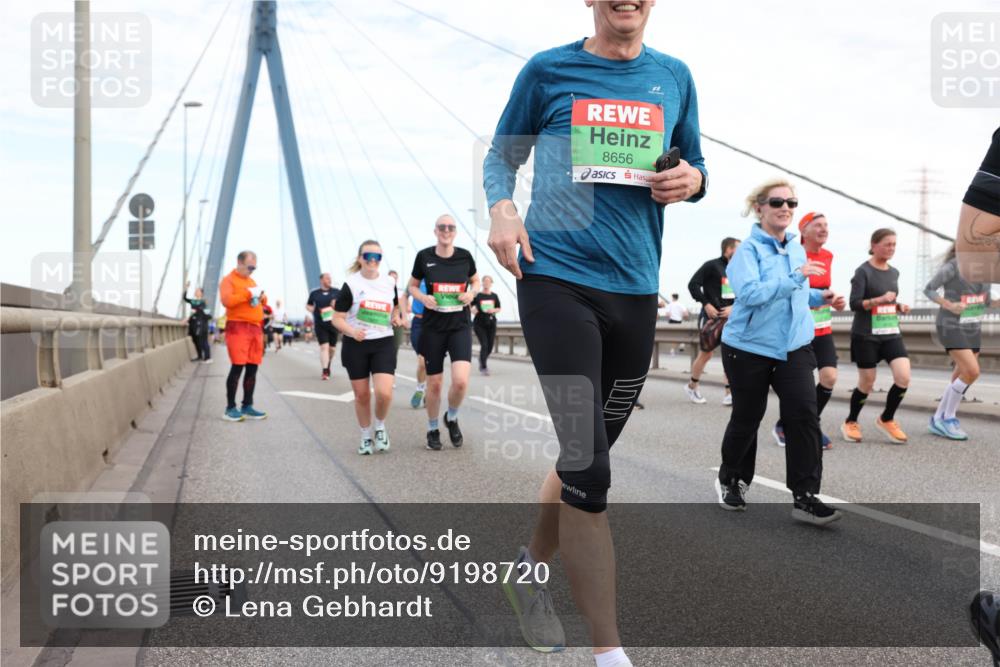 03.10.2025 - Köhlbrandbrückenlauf Lena Gebhardt http://msf.ph/oto/9198720 03.10.2025 15:35:42 Position 1 8656 meine-sportfotos.de
