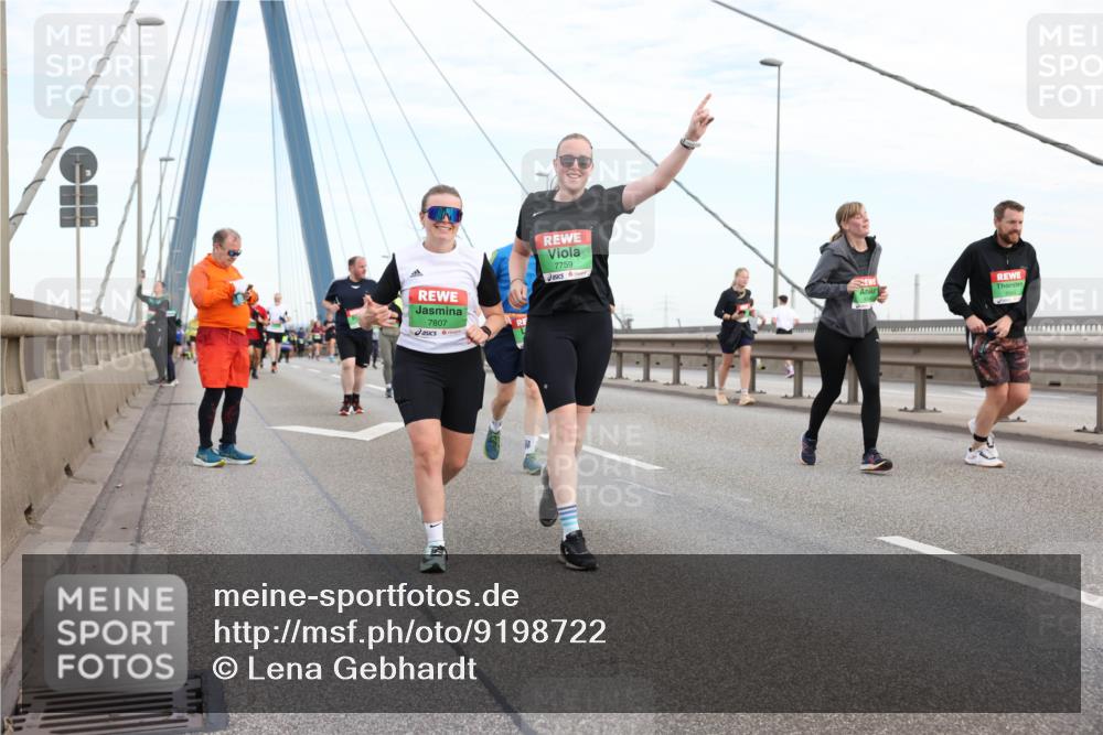 03.10.2025 - Köhlbrandbrückenlauf Lena Gebhardt http://msf.ph/oto/9198722 03.10.2025 15:35:43 Position 1 7807, 7759 meine-sportfotos.de