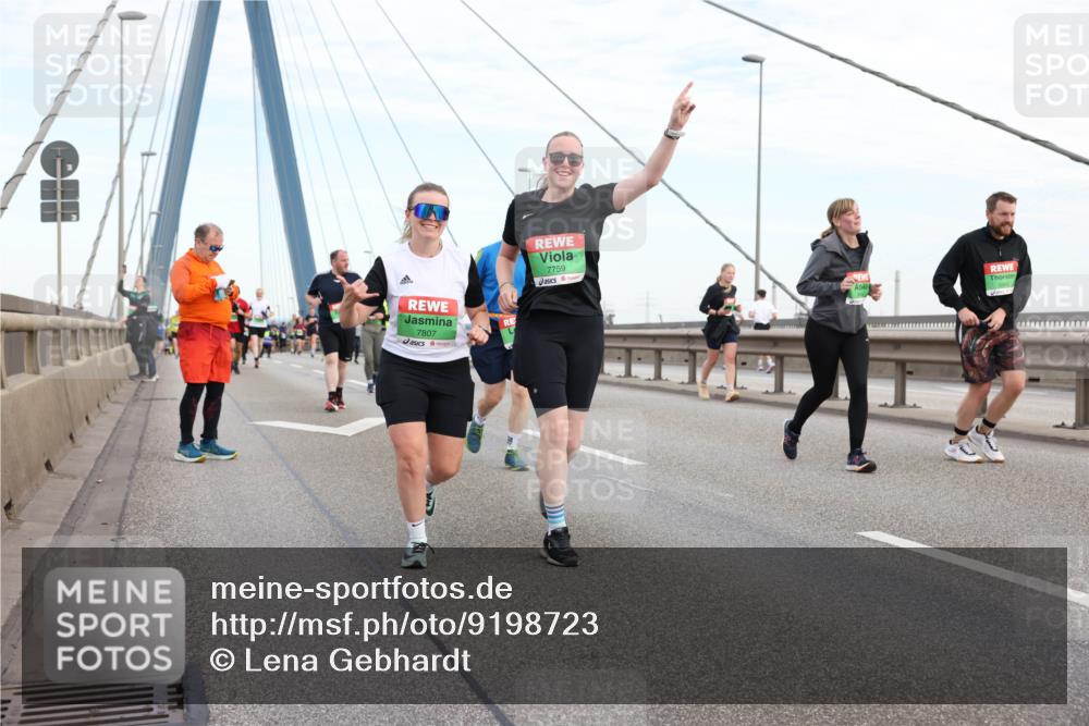 03.10.2025 - Köhlbrandbrückenlauf Lena Gebhardt http://msf.ph/oto/9198723 03.10.2025 15:35:43 Position 1 7807, 7759 meine-sportfotos.de