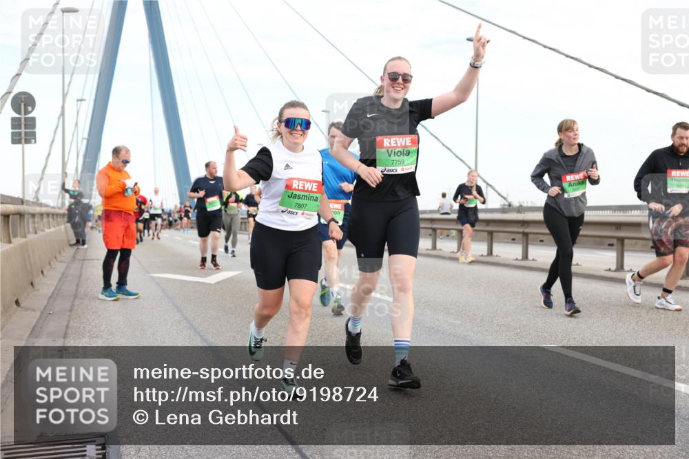 03.10.2025 - Köhlbrandbrückenlauf Lena Gebhardt http://msf.ph/oto/9198724 03.10.2025 15:35:43 Position 1 7807, 7759 meine-sportfotos.de