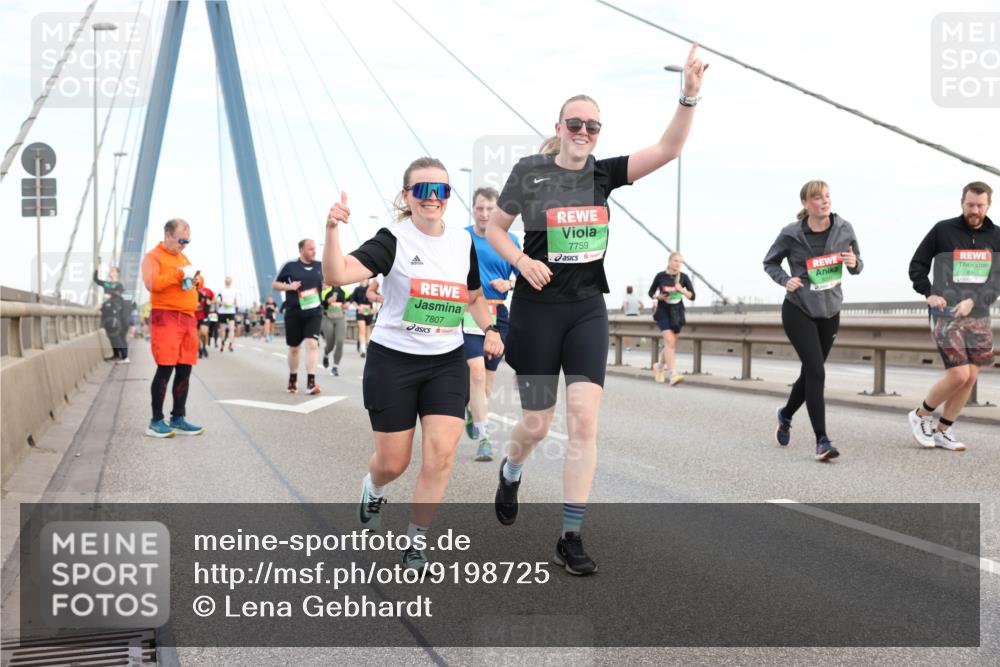 03.10.2025 - Köhlbrandbrückenlauf Lena Gebhardt http://msf.ph/oto/9198725 03.10.2025 15:35:43 Position 1 7807, 7759, 8945 meine-sportfotos.de