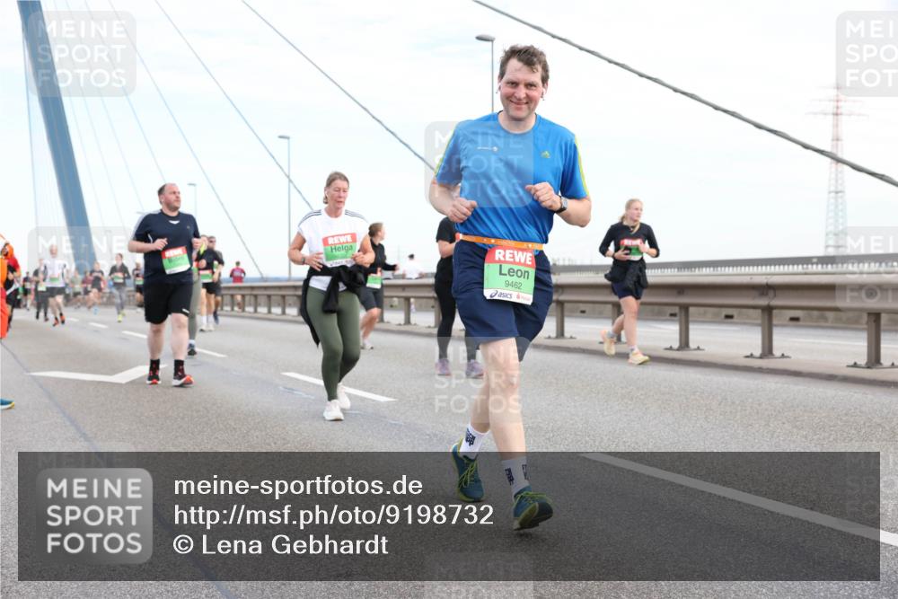 03.10.2025 - Köhlbrandbrückenlauf Lena Gebhardt http://msf.ph/oto/9198732 03.10.2025 15:35:44 Position 1 9462 meine-sportfotos.de