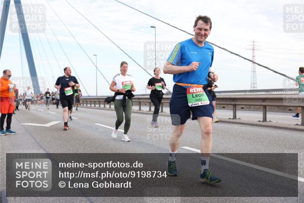 03.10.2025 - Köhlbrandbrückenlauf Lena Gebhardt http://msf.ph/oto/9198734 03.10.2025 15:35:45 Position 1 9462 meine-sportfotos.de