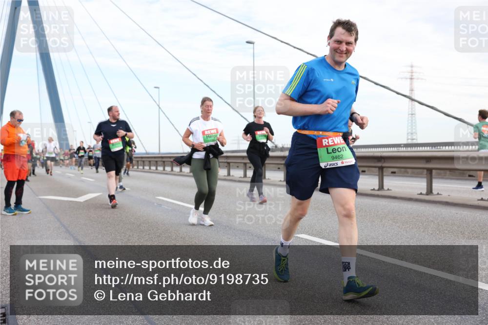 03.10.2025 - Köhlbrandbrückenlauf Lena Gebhardt http://msf.ph/oto/9198735 03.10.2025 15:35:45 Position 1 9462 meine-sportfotos.de
