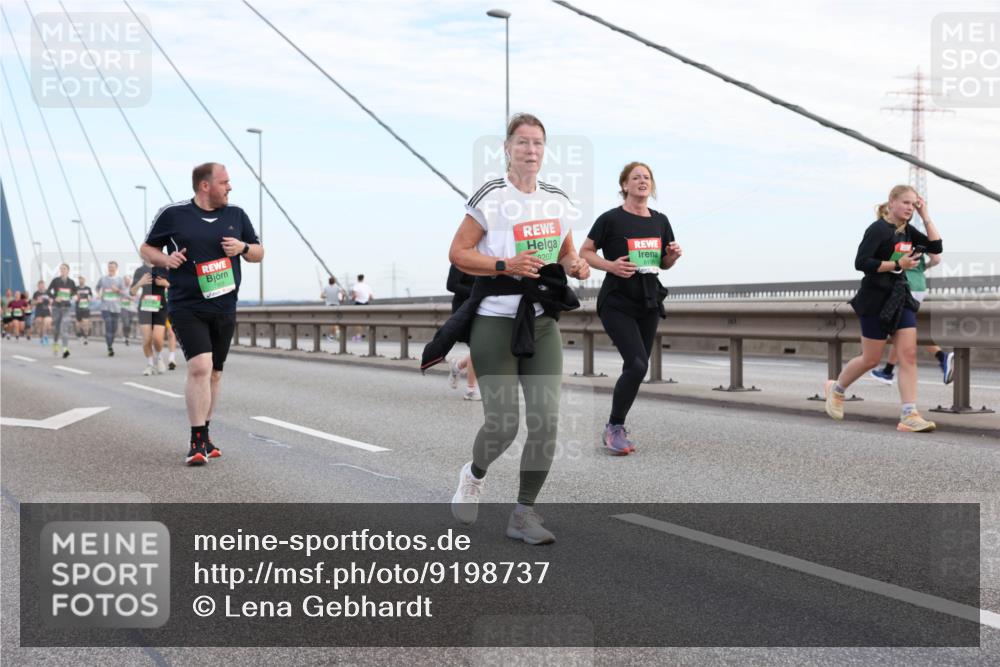 03.10.2025 - Köhlbrandbrückenlauf Lena Gebhardt http://msf.ph/oto/9198737 03.10.2025 15:35:46 Position 1 9207, 8135 meine-sportfotos.de